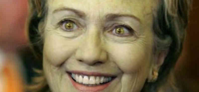 Hillery Clinton mit rautenförmigen Augen