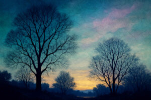 Zwei große, kahle Bäume zeichnen sich dunkel vor einem sanft in Blau, Rosa und Gelb getönten Abendhimmel ab. Am Horizont glüht das letzte Licht des Tages, während der Vordergrund in sanftem Schatten ruht.