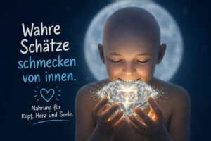 Ein lächelndes Kind hält einen riesigen, hell strahlenden Diamanten behutsam in beiden Händen. Hinter seinem Kopf bildet ein großer Vollmond eine leuchtende Aureole. Das kalte blaue Licht der Nacht trifft auf den warmen Glanz des Edelsteins. Der Text lautet: „Wahre Schätze schmecken von innen. Nahrung für Kopf, Herz und Seele.“