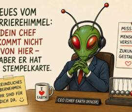 Ein grüner Außerirdischer sitzt im Anzug und mit einem Headset hinter einem Schreibtisch. Sein Namensschild weist ihn als „CEO – Chief Earth Officer“ aus, während eine Tasse seine Liebe zur Erde bekundet. Links steht: „Neues vom Karrierehimmel: Dein Chef kommt nicht von hier – aber er hat die Stempelkarte.“ Weitere Schilder nennen als Mission das Verstehen der Menschen, die Gestaltung der Zukunft und eine freundliche Übernahme.