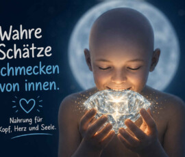 Ein lächelndes Kind hält einen riesigen, hell strahlenden Diamanten behutsam in beiden Händen. Hinter seinem Kopf bildet ein großer Vollmond eine leuchtende Aureole. Das kalte blaue Licht der Nacht trifft auf den warmen Glanz des Edelsteins. Der Text lautet: „Wahre Schätze schmecken von innen. Nahrung für Kopf, Herz und Seele.“