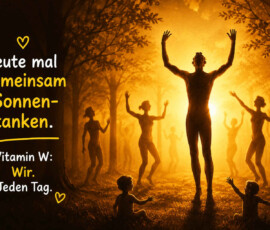 Mehrere Erwachsene und Kinder bewegen sich gemeinsam in einem sonnendurchfluteten Wald. Ihre Silhouetten tanzen, springen und heben die Arme in das intensive goldene Licht. Die Szene vermittelt Gemeinschaft, Bewegung und Lebensfreude. Der Text lautet: „Heute mal gemeinsam Sonnentanken. Vitamin W: Wir. Jeden Tag.“